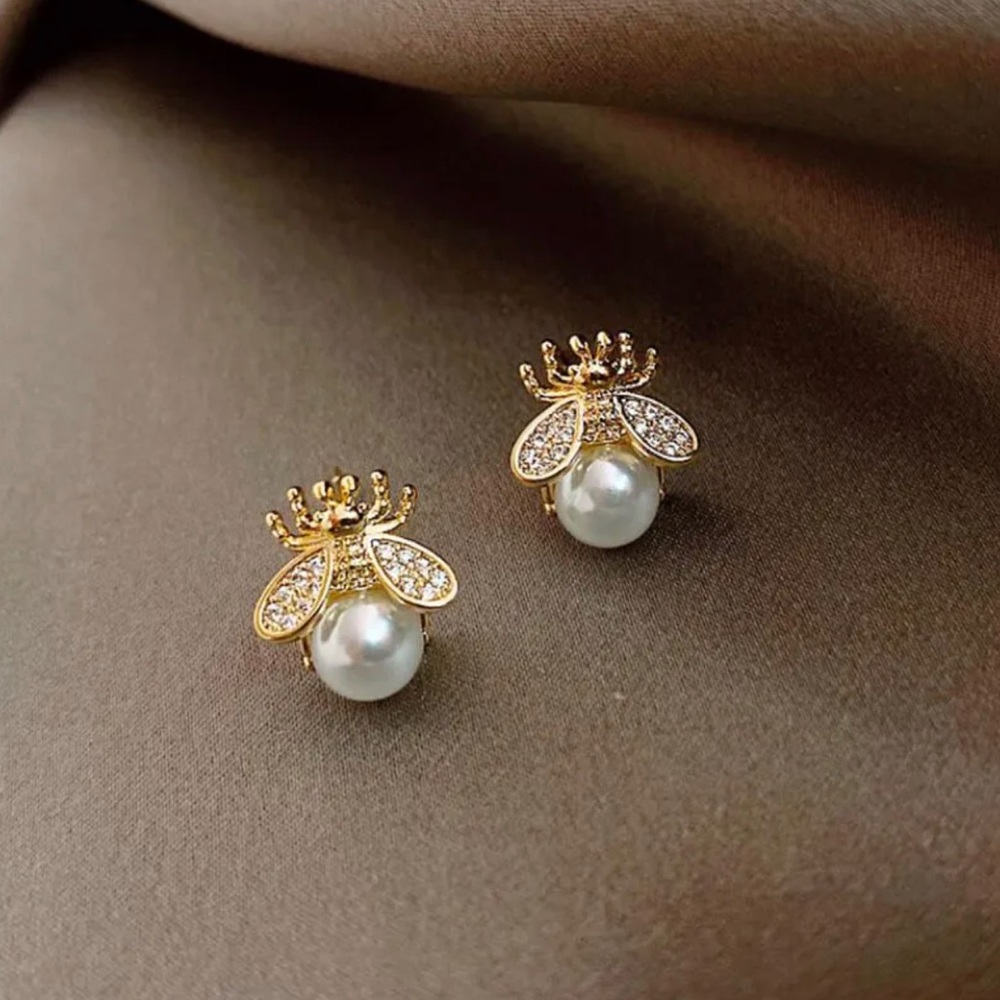 Gold Sweet honey bee artificial pearls rhinestones ear stud earrings. Gold - Picture 3 of 8